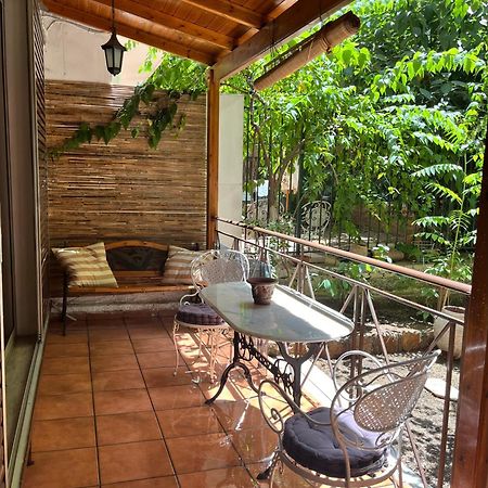 Quiet Apartment With Garden View In Kolonaki Athens Exterior photo
